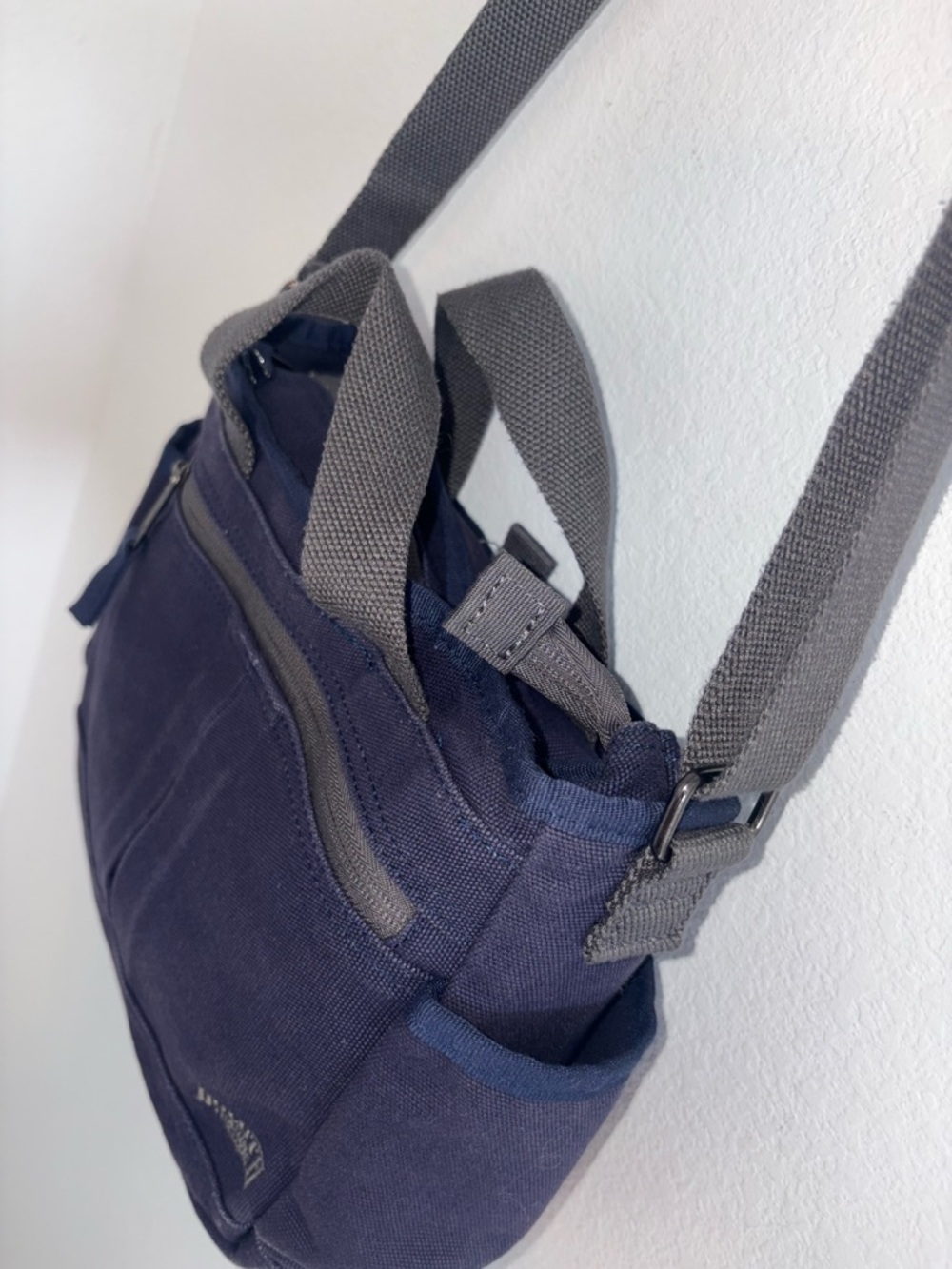 Duluth Trading Co Heritage Canvas Travel Sling Bag Navy - Picture 5 of 12